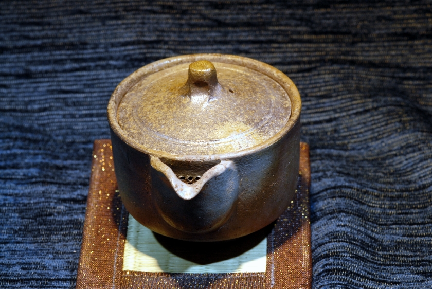 Kodo Kamura bizen teáskanna